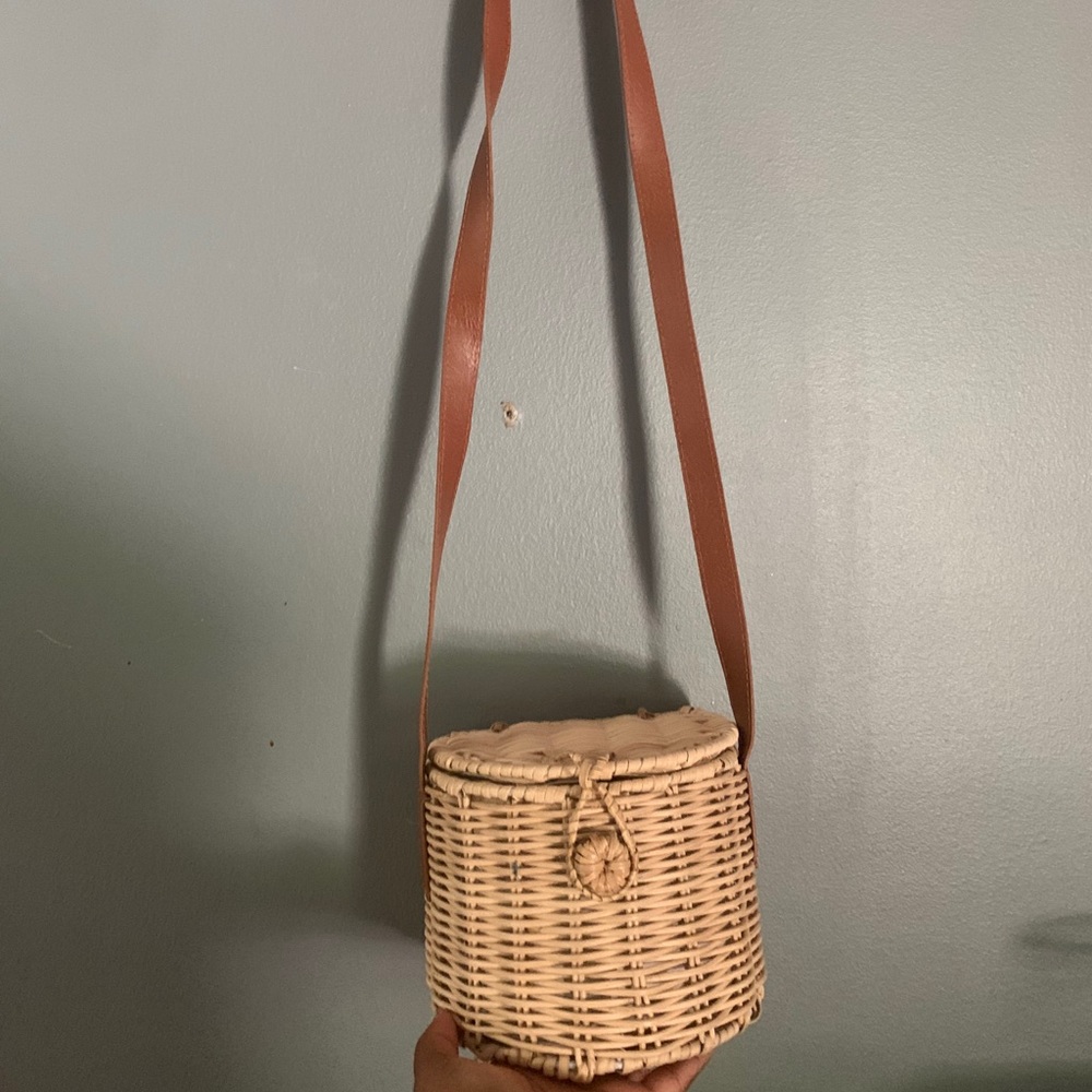 SOLD TO PLATOS Basket Purse✨